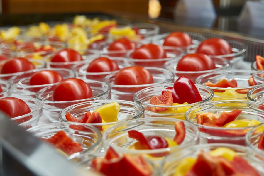 Tomate und Paprika am Buffet
